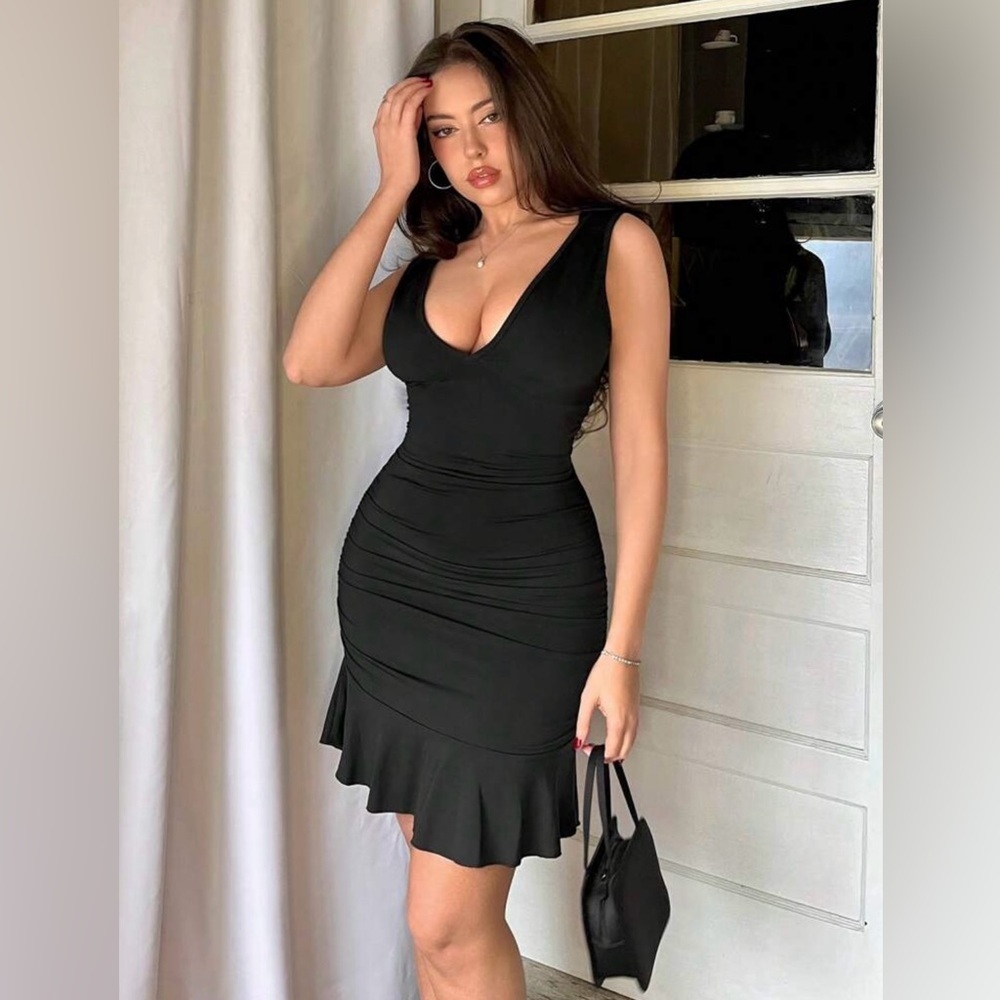 SHEIN Black Plunge Ruched Mini Dress - Picture 6 of 7